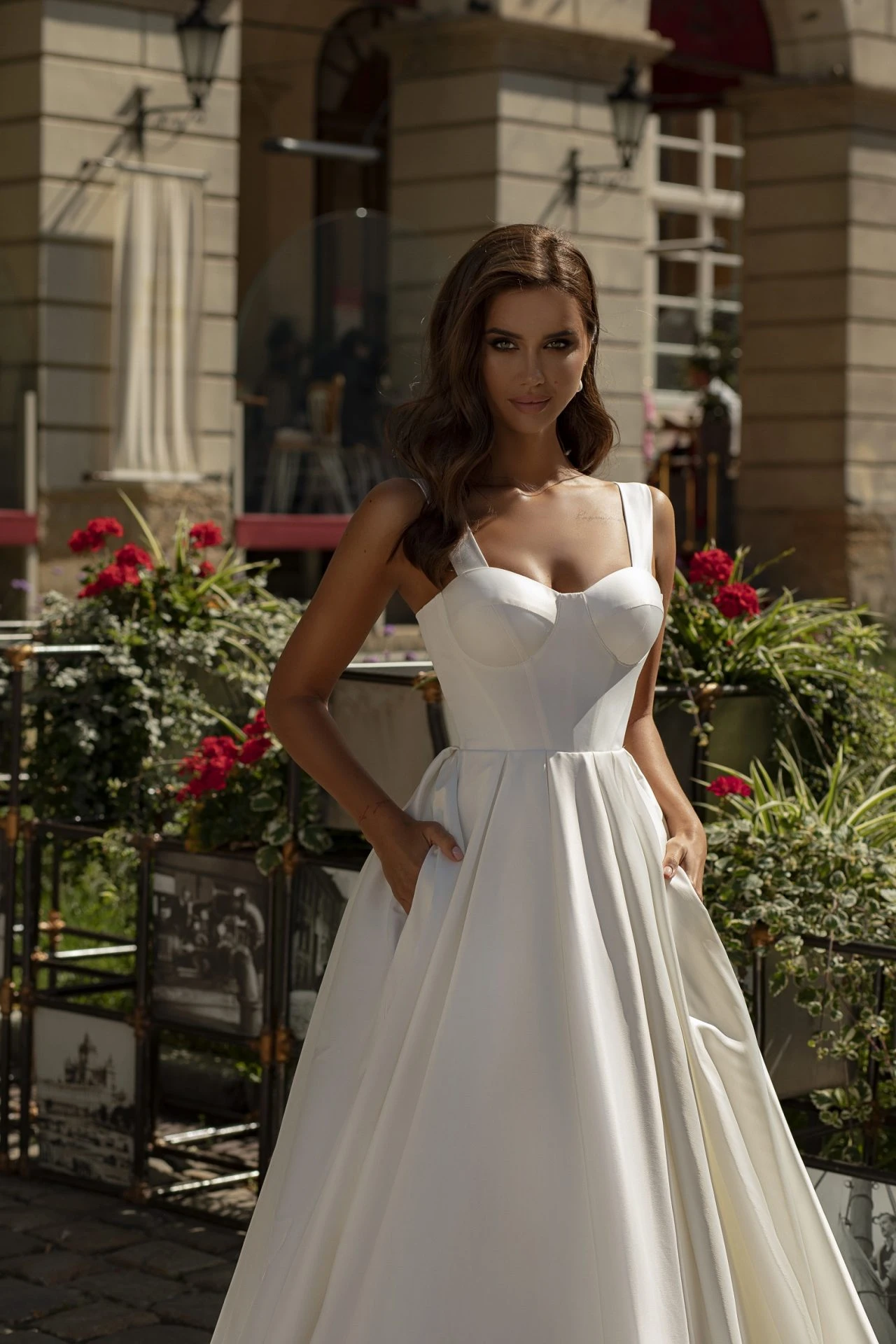 Robe De Mariée Simple Et Chic Blanche Robe De Mariée Simple Et Chic Blanche -Soiree Blanche Boutique Robe De Mariee Simple Et Chic Blanche zoom sans haut