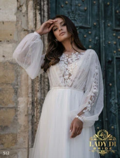 Robe De Mariée Fluide Haut Illusion à Dentelle Florale Et Perlé -Soiree Blanche Boutique Robe De Mariee fluide haut illusion a dentelle florale et perle 2