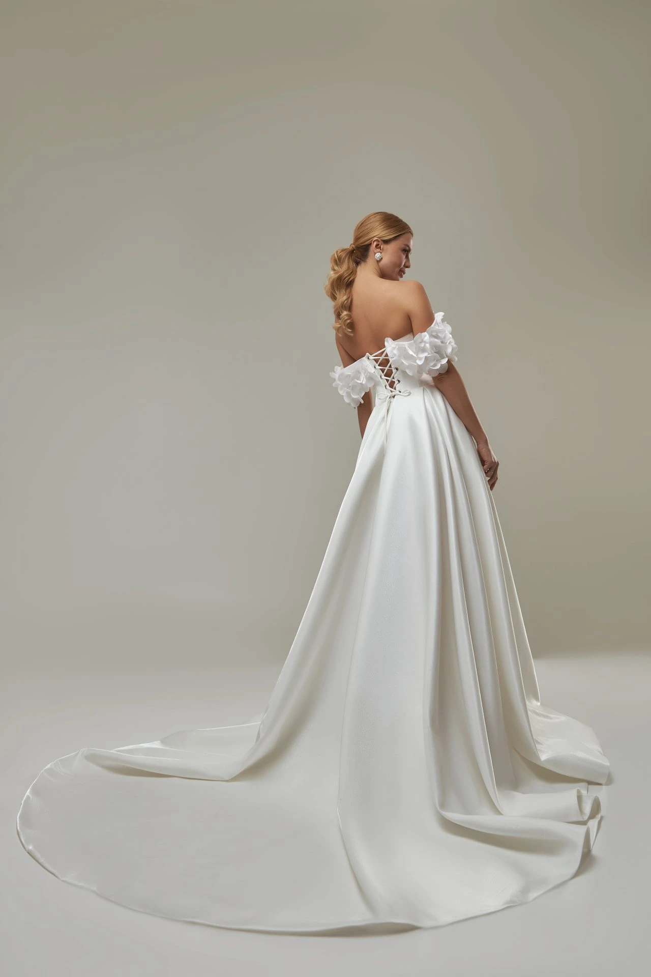 Robe De Mariée Fluide Bohème Blanche Robe De Mariée Fluide Bohème Blanche -Soiree Blanche Boutique Simplicia5