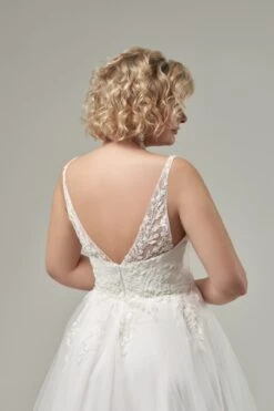 Robe De Mariée Femme Ronde Et Petite -Soiree Blanche Boutique Zara2