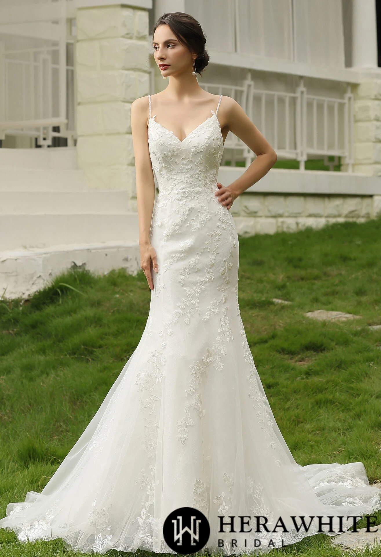 Robe de mariée ajustée à bretelles spaghetti avec perlage Robe De Mariée Ajustée à Bretelles Spaghetti Avec Perlage -Soiree Blanche Boutique a4ad235135