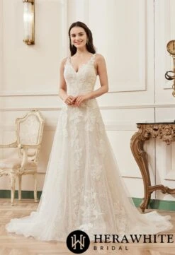 Robe De Mariée Romantique à Encolure En V Avec Appliques Florales -Soiree Blanche Boutique ac3ef25226