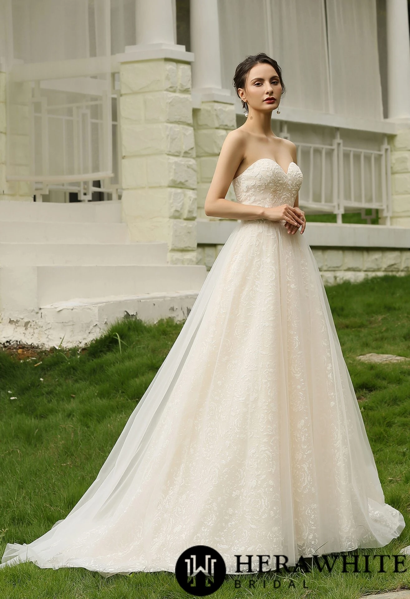 Robe de mariée princesse bustier et dentelle Robe De Mariée Princesse Bustier Et Dentelle -Soiree Blanche Boutique ad8268d2c6