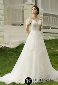 Robe De Mariée Romantique En Dentelle Pailletée à Manches Courtes -Soiree Blanche Boutique adaec50a92
