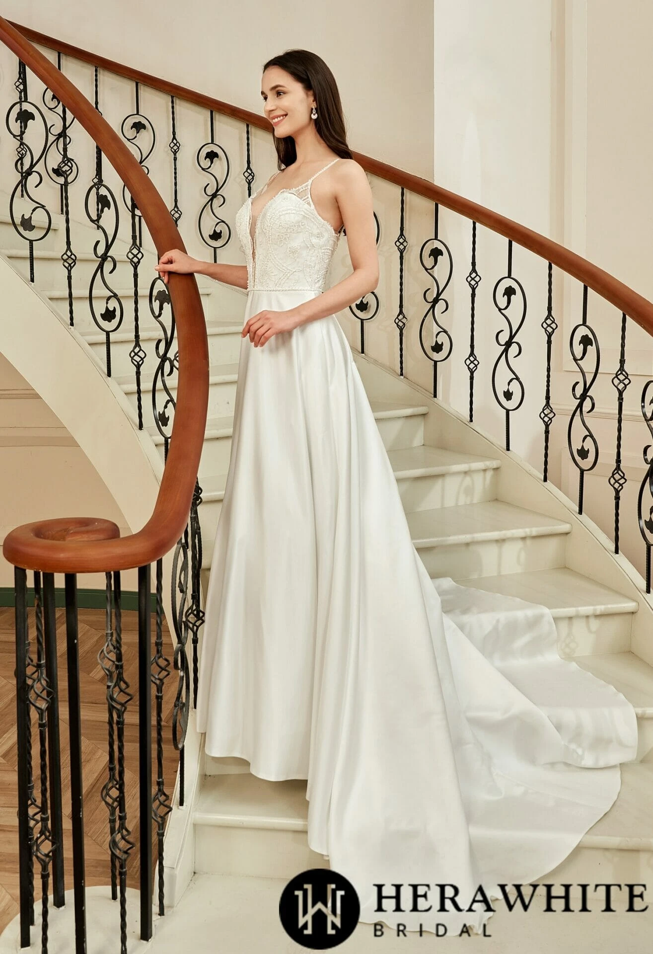 Robe de mariée en satin perlé à décolleté en V profond et poches en ligne A Robe De Mariée En Satin Perlé à Décolleté En V Profond Et Poches En Ligne A -Soiree Blanche Boutique aecd55ad97