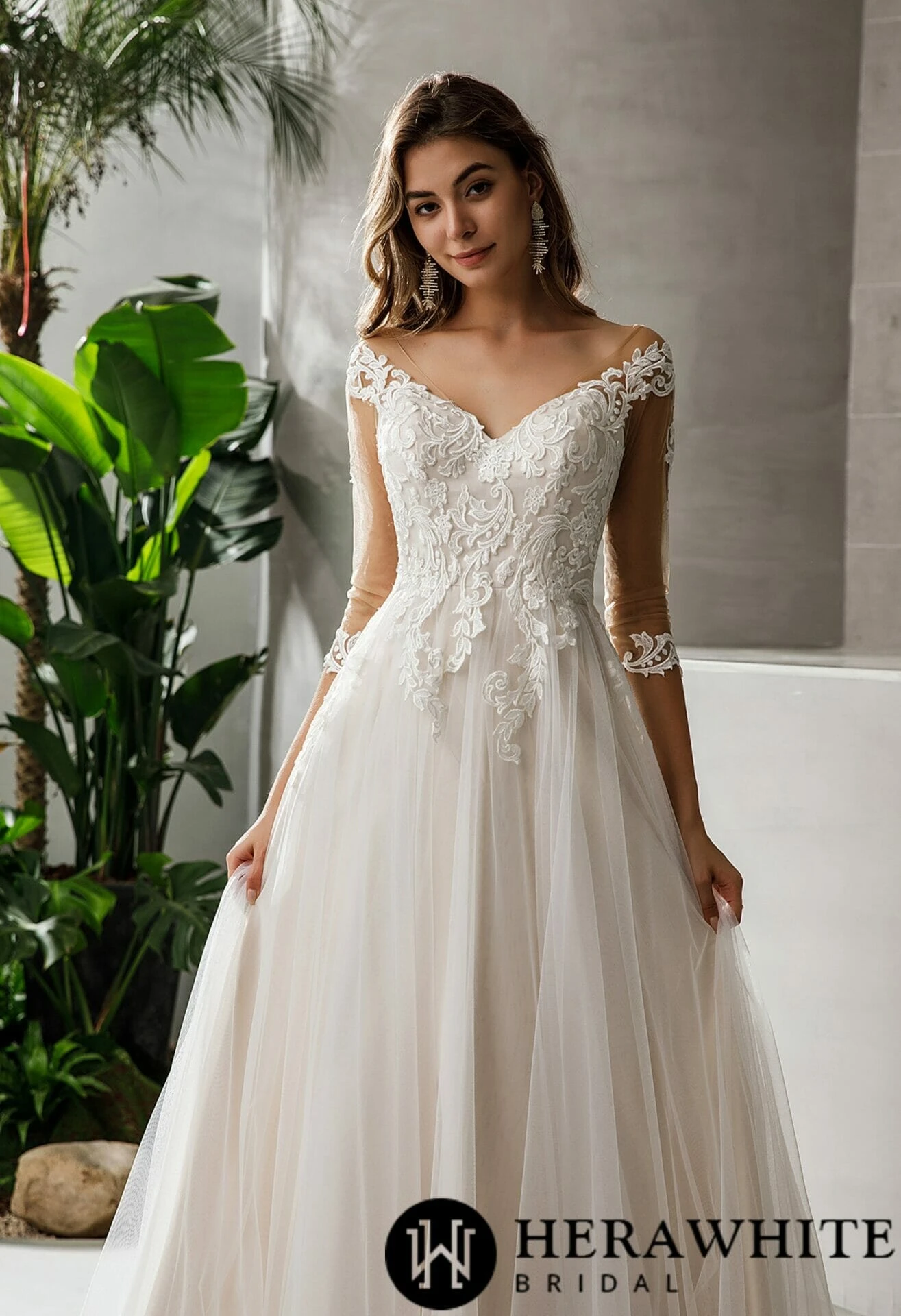 Robe de mariée en dentelle avec manches 3/4 illusion Robe De Mariée En Dentelle Avec Manches 3/4 Illusion -Soiree Blanche Boutique b3bf2ca467