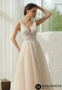 Robe De Mariée Moderne En Dentelle Florale Bohème 6 Robe De Mariée Moderne En Dentelle Florale Bohème -Soiree Blanche Boutique b5361aefe9 scaled 1