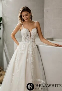 Robe De Mariée A En Dentelle Pailletée Col Cœur Plongeant -Soiree Blanche Boutique b7630cf626