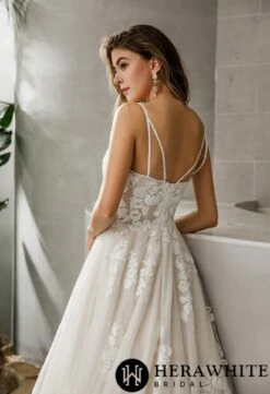 Robe De Mariée A En Dentelle Pailletée Col Cœur Plongeant -Soiree Blanche Boutique be9630e915