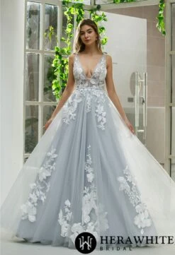Robe De Mariée Col V Plongeant Avec Motifs Floraux -Soiree Blanche Boutique c0e3041ed7