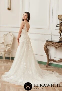 Robe De Mariée Romantique à Encolure En V Avec Appliques Florales -Soiree Blanche Boutique cdb3340c1a
