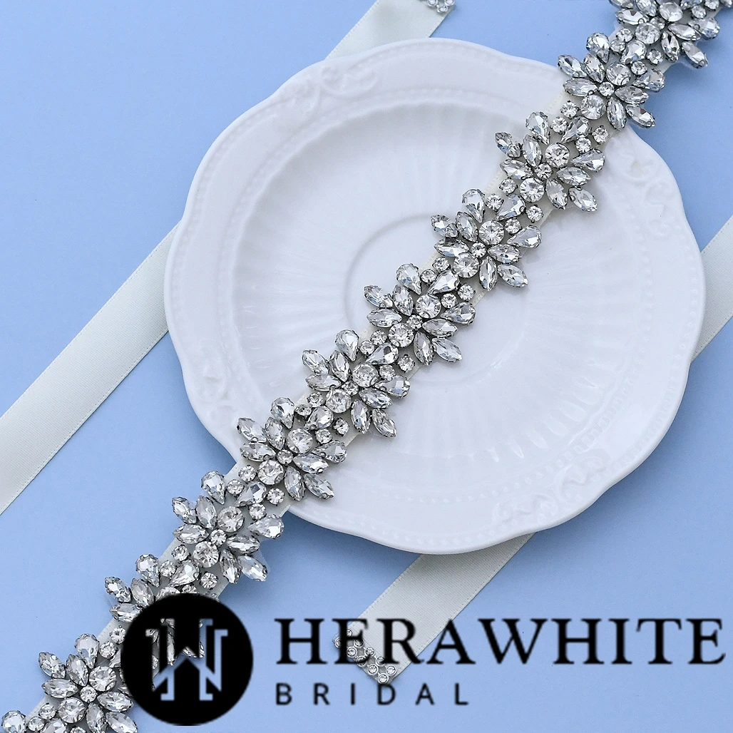 Ceinture de Mariée Fleurs en Cristal Ceinture De Mariée Fleurs En Cristal -Soiree Blanche Boutique d60b60ec3a