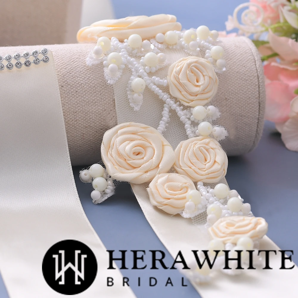 Ceinture de Mariée A Fleurs Satinées Ceinture De Mariée A Fleurs Satinées -Soiree Blanche Boutique dc19e671e4