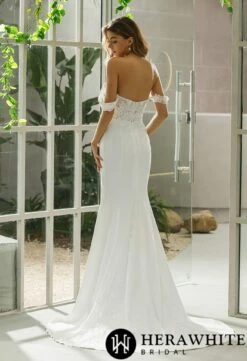Robe De Mariée Fourreau En Crêpe Et Dentelle Fine Florale -Soiree Blanche Boutique dd2a6a2d6f