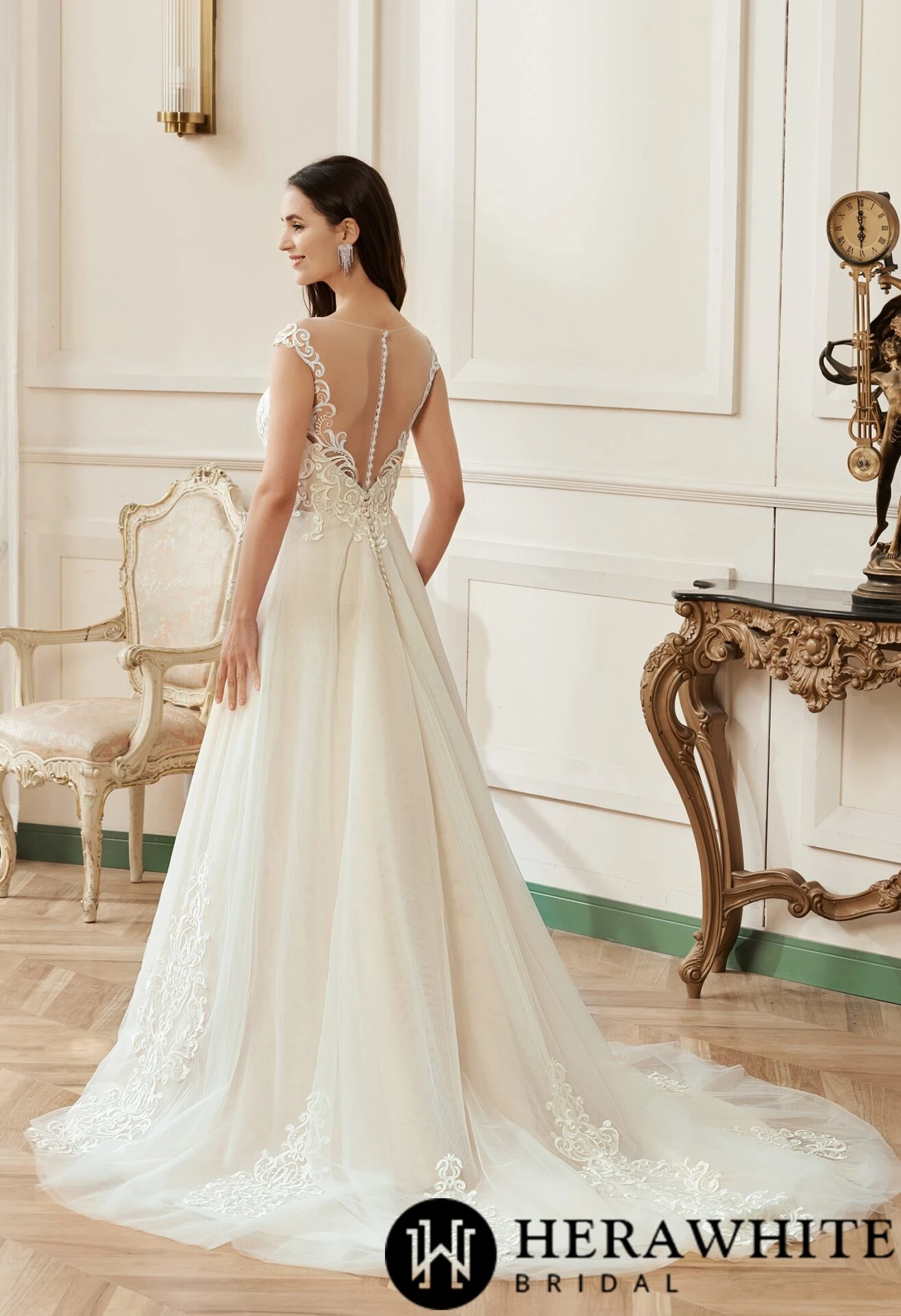 Robe de mariée A à encolure cœur illusion et dentelle Robe De Mariée A à Encolure Cœur Illusion Et Dentelle -Soiree Blanche Boutique e295eed05b