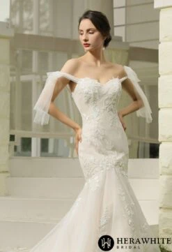 Robe De Mariée Sirène En Dentelle Florale Avec Manches En Tulle Détachables 3 Robe De Mariée Sirène En Dentelle Florale Avec Manches En Tulle Détachables -Soiree Blanche Boutique e4bdc84eb6 scaled 1