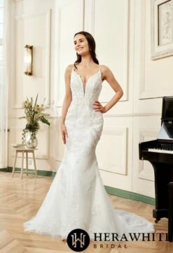 Robe De Mariée Col V Plongeant Dentelle Brodée Argentée Avec Traîne 4 Robe De Mariée Col V Plongeant Dentelle Brodée Argentée Avec Traîne -Soiree Blanche Boutique eedf741100