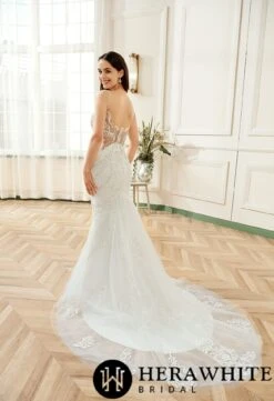 Robe De Mariée Col V Plongeant Dentelle Brodée Argentée Avec Traîne 6 Robe De Mariée Col V Plongeant Dentelle Brodée Argentée Avec Traîne -Soiree Blanche Boutique f51668b78c