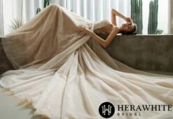 Robe De Mariée En Dentelle Graphique Et Scintillante -Soiree Blanche Boutique f5902332ad