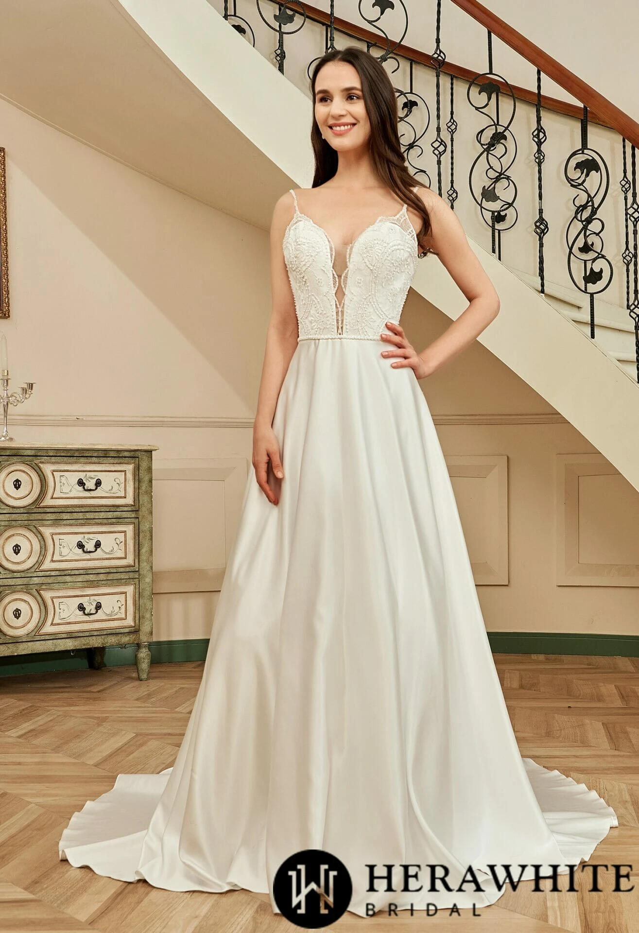 Robe de mariée en satin perlé à décolleté en V profond et poches en ligne A Robe De Mariée En Satin Perlé à Décolleté En V Profond Et Poches En Ligne A -Soiree Blanche Boutique f89d1087e5