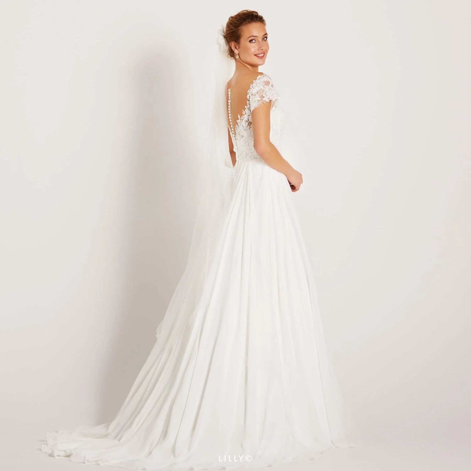 Robe De Mariée Blanche Col Bateau Avec Dentelle Robe De Mariée Blanche Col Bateau Avec Dentelle -Soiree Blanche Boutique tmp 2v49vp2