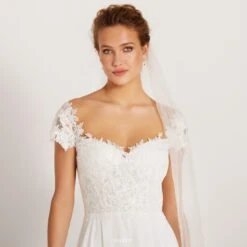 Robe De Mariée Blanche Col Bateau Avec Dentelle 4 Robe De Mariée Blanche Col Bateau Avec Dentelle -Soiree Blanche Boutique tmpvnkg9qem