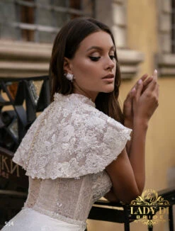 Robe De Mariée Fourreau Bustier Avec Cape -Soiree Blanche Boutique wholesale Wedding dress Lady Di Bride 514 4 scaled 1