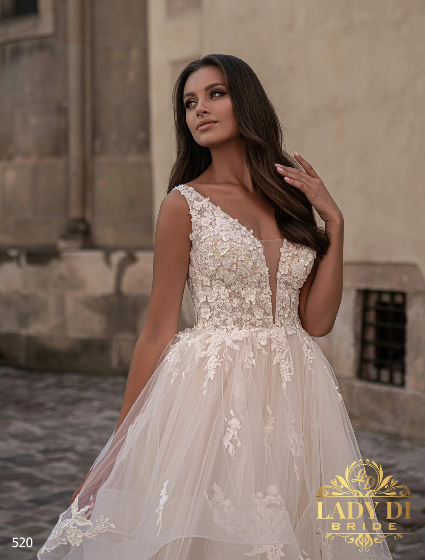 Robe De Mariée Princesse A Volants Et Appliques Florales Robe De Mariée Princesse A Volants Et Appliques Florales -Soiree Blanche Boutique wholesale Wedding dress Lady Di Bride 520 2 scaled 1